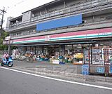ファミリア桃山南口店まで30m 駅徒歩1分です。