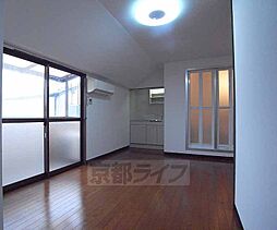 近鉄京都線 伊勢田駅 徒歩7分の賃貸マンション 1階ワンルームのリビング/ダイニング