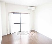 光が入る明るいお部屋です。
