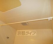 シャワーカーテンをかけることができます
