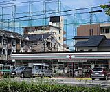 セブンイレブン　下津林東大般若町店まで210m 桂川街道沿いのセブンイレブン。車でも利用しやすい