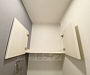 トイレの収納です。消耗品など置き場に困りません。