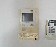 しっかりとした玄関ドア。