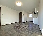 閑静な住宅街にお洒落なガレージ付きワンルーム登場です