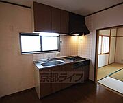 大きなシステムキッチン搭載。