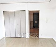 床、壁共にキレイで雰囲気の良いお部屋
