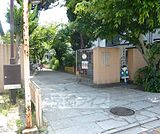 市立伏見南浜幼稚園まで315m 閑静な場所にありますし、敷地内に小学校もあるのでお迎えが一箇所で済みますね。