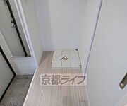 洗濯機が置けます。