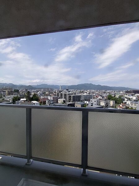 眺望は空と山が広がり気持ち良いです