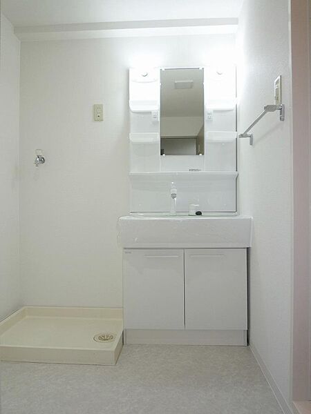画像7:洗面台、洗濯機置き場