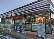 セブンイレブン横浜鳥山町東店(737m)