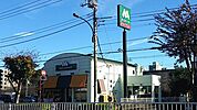 モスバーガー多摩下柚木店（229m）