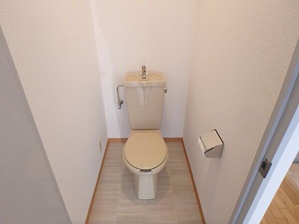 画像6:清潔感のあるトイレです