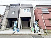 陽とともに、時間によって顔を変える街の景観から、星空や夜景に負けないデザインの映える外観。この街ならではの美しい風景と、ここから紡がれる物語を建物外観から始まります。