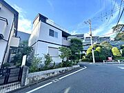 車通りも少なく、お子様が飛び出す心配も少ないです。