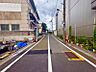 外観：前面道路は整備されており、落ち着いた住宅街に位置しています。