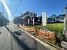 外観：車通りの少ない道路で小さなお子様も安心。家と同じくらい周辺環境は大切なもの。図面だけでは分からない現地の雰囲気もご確認くださいませ。