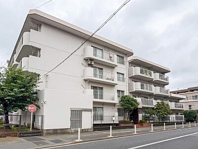 外観:場所によって暖かい日差しの入り方・見え方も違うお住まい。実際の日当たりや現地の雰囲気もご確認ください。 外観:場所によって暖かい日差しの入り方・見え方も違うお住まい。実際の日当たりや現地の雰囲気もご確認ください。