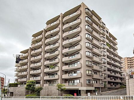 場所によって暖かい日差しの入り方・見え方も違うお住まい。実際の日当たりや現地の雰囲気もご確認ください。