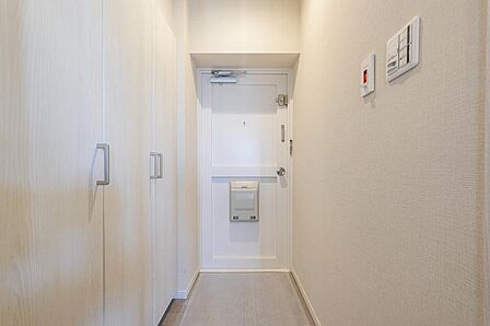 毎日気持ちよく出入りできる、明るく開放的な玄関です。