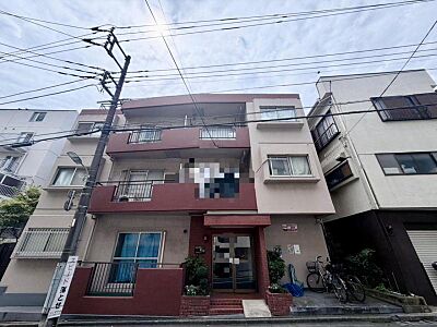 外観:陽とともに、時間によって顔を変える街の景観から、星空や夜景に負けないデザインの映える外観。この街ならではの美しい風景と、ここから紡がれる物語を建物外観から始まります。 外観:陽とともに、時間によって顔を変える街の景観から、星空や夜景に負けないデザインの映える外観。この街ならではの美しい風景と、ここから紡がれる物語を建物外観から始まります。