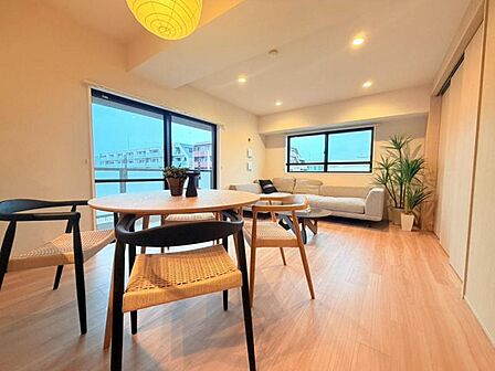 リビングとつながるお部屋は、お友達が遊びに来た時にも使えますし、ちょっと疲れた時にお昼寝できるのも嬉しいですね。