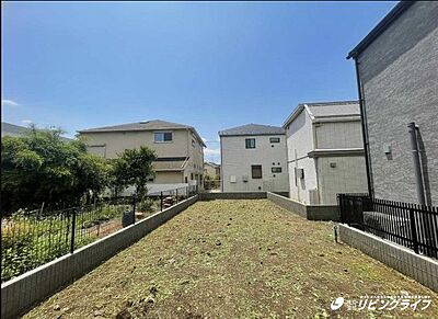 外観:完成時期は2027年3月です。同じ工務店の完成見本や同ボリュームの完成物件もご案内しておりますので、お気軽にお問い合わせ下さいませ。 外観:完成時期は2027年3月です。同じ工務店の完成見本や同ボリュームの完成物件もご案内しておりますので、お気軽にお問い合わせ下さいませ。
