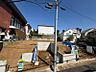 外観：更地の状態をご覧頂くことで、隣接した環境をしっかりとご確認頂けます。更に同工務店の完成見本を合わせてご見学頂くことで、完成形の姿をイメージ出来ます。