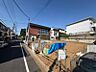 外観：更地の状態をご覧頂くことで、隣接した環境をしっかりとご確認頂けます。更に同工務店の完成見本を合わせてご見学頂くことで、完成形の姿をイメージ出来ます。