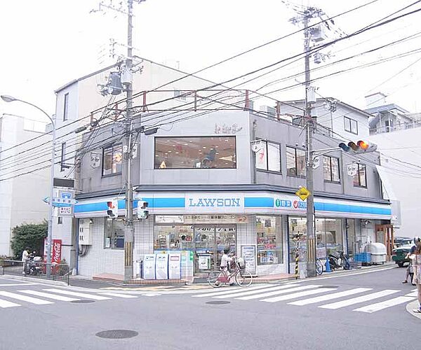 画像30:ローソン伏見稲荷駅前まで35m 師団街道沿い 前にはおいしいパン屋さん・