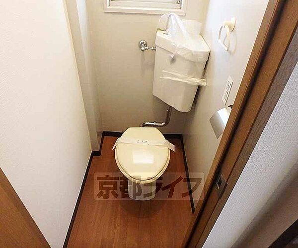 画像7:シンプルなトイレスペース