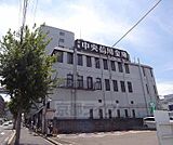 京都中央信用金庫 西五条支店まで53m 国道から見える位置にあります。周辺にはコインパーキングが多数ございます。