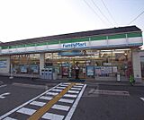 ファミリーマート梅津段町店まで24m 梅津段町の交差点を西にいってすぐです。