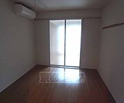 部屋を区切って使うことも可能。