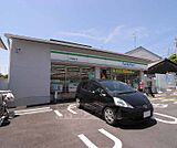 ファミリーマート千本鞍馬口店まで428m 店内広々。敷地内ガレージもあり入りやすいですね。