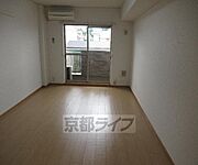 広々とした部屋です。