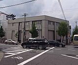 三井住友銀行 円町支店まで200m 円町の交差点の角にございます