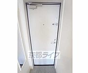 しっかりとしたドアです。
