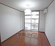 隣接されていないので1階でも明るいです。