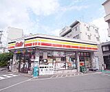 デイリーヤマザキ東大路北泉店まで100m ラーメンを食べた後に寄りましょう。