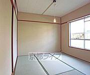 静かな寝室です。