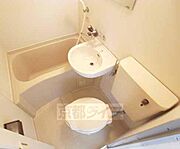 ユニットバスなのでトイレ掃除が楽です。
