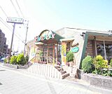 フレンドリー　伏見竹田店まで280m 深草竹田のファミリーレストランです。駐車場も広いですよ。
