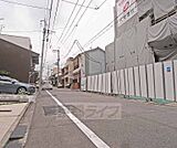 大宮商店街がすぐ近くにあります