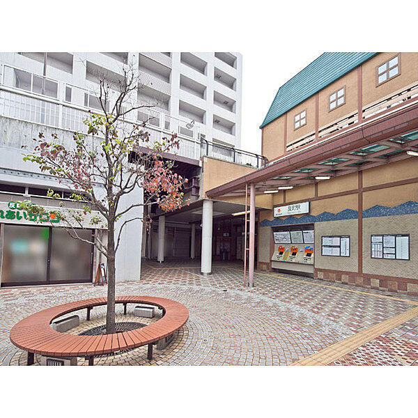 画像21:「まで0m」東急東横線「反町」駅