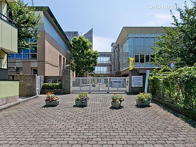 周辺：西東京市立けやき小学校 180m