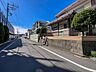 その他：前面道路は閑静な住宅地をはしる車通りの少ない道路。お車の出し入れが苦手なママや小さなお子様にも安心ですね。