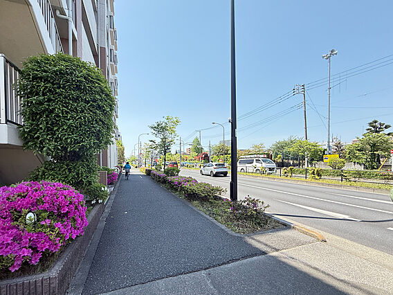 マンションの隣...