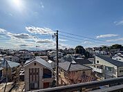暖かな日差しと心地よい風が、洗いたての洗濯物に爽やかな香りをまとわせ、パリッと気持ちよく乾かしてくれます。