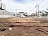 外観：喧騒から離れた第一種低層住居専用地域の静かな街並み。夜は静寂に包まれ、星空を仰げるような穏やかな住環境です。15帖のLDKを備えたお家で、家族のプライベート時間をゆったりと育める場所です。